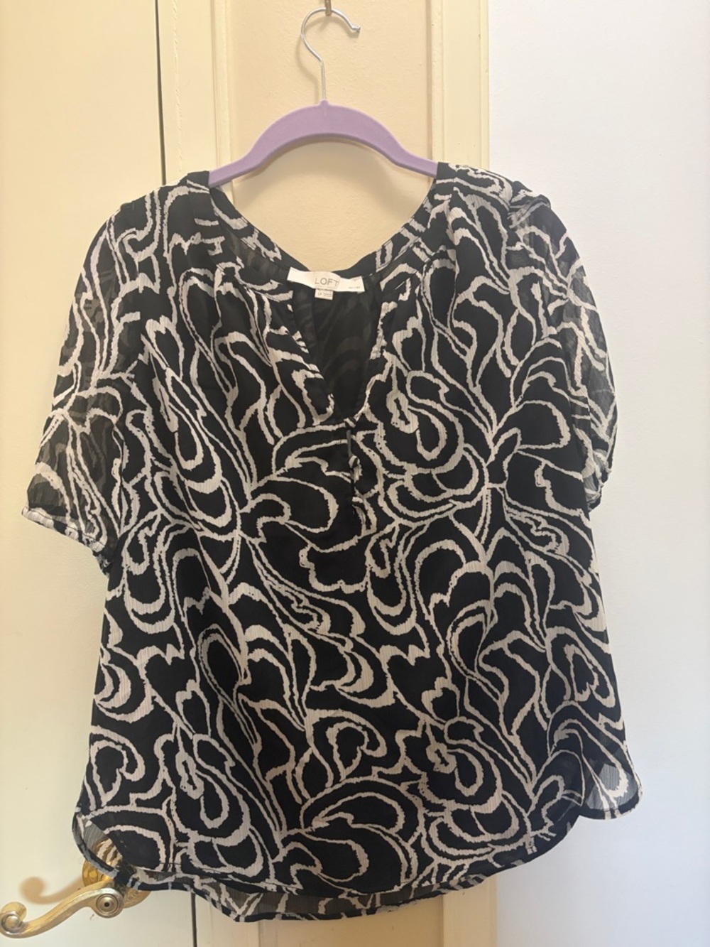 LOFT Black and White Swirl Short Sleeve Blouse